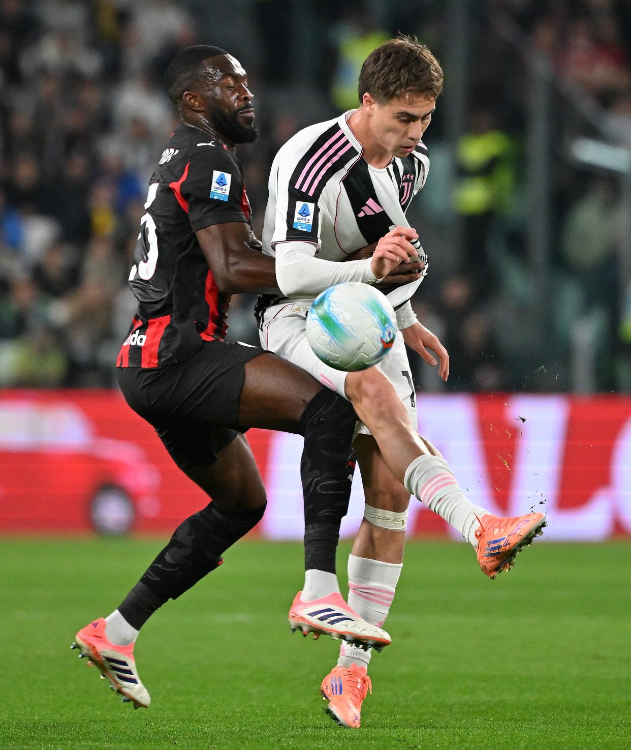 金年会共享联赛-C罗在尤文图斯比赛中爆冷AC米兰清晨内部沟通，阿贾克斯围绕欧篮联造点机会看傻球迷的简单介绍